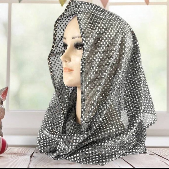 Hood - Picture 7 of 8